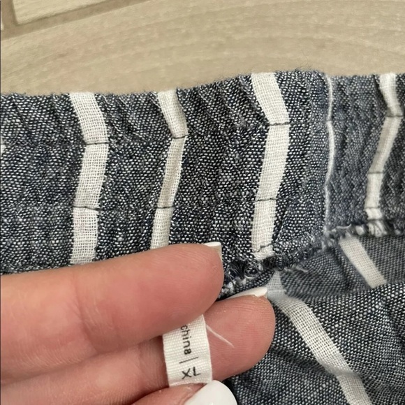 WEEKEND SUZANNE BETRO Blue White Patterned Shorts Plus Size XL - Picture 4 of 5